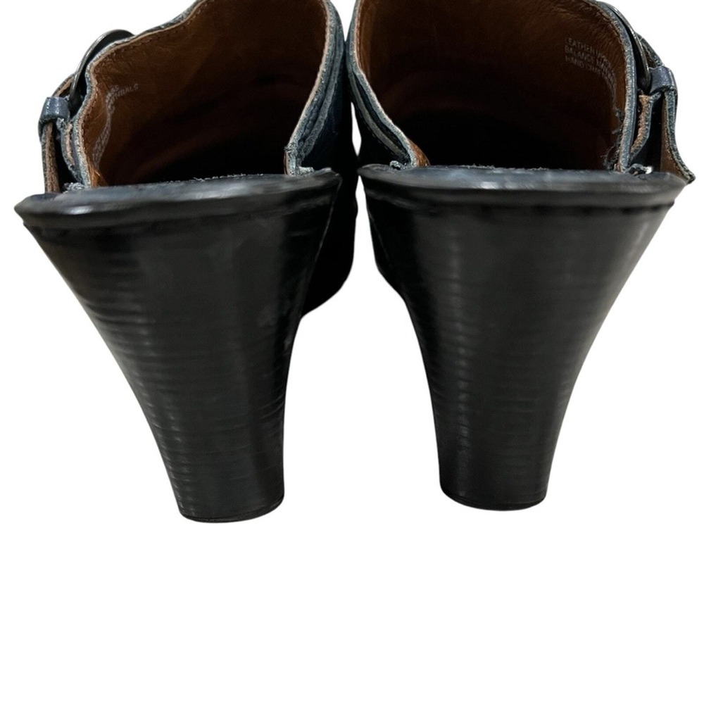 Born women's 8 Leather Dark Blue Floral Embossed Slip On Mule Clog Platforms Y2k - Picture 4 of 8